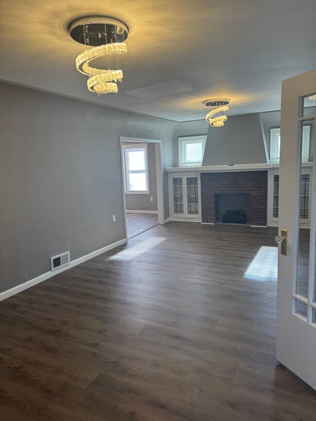 Building Photo - 6302 W Medford Ave