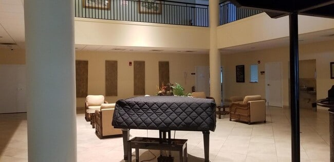 Building Photo - 2400 NE 1st Ln