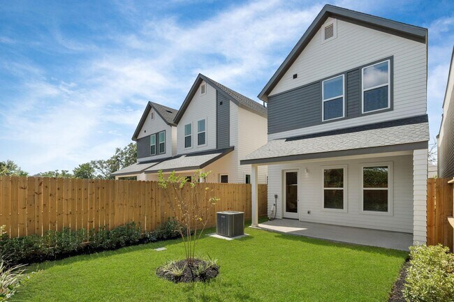 Building Photo - 5626 Bertellis Ln