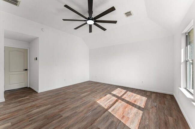 Building Photo - 2830 Fern Hill Dr