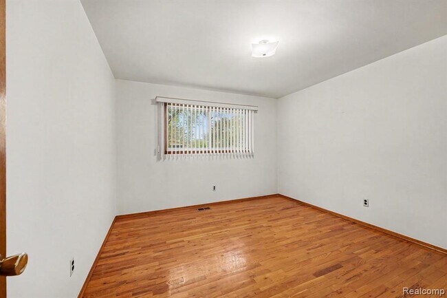 Building Photo - 35656 Saxony Dr