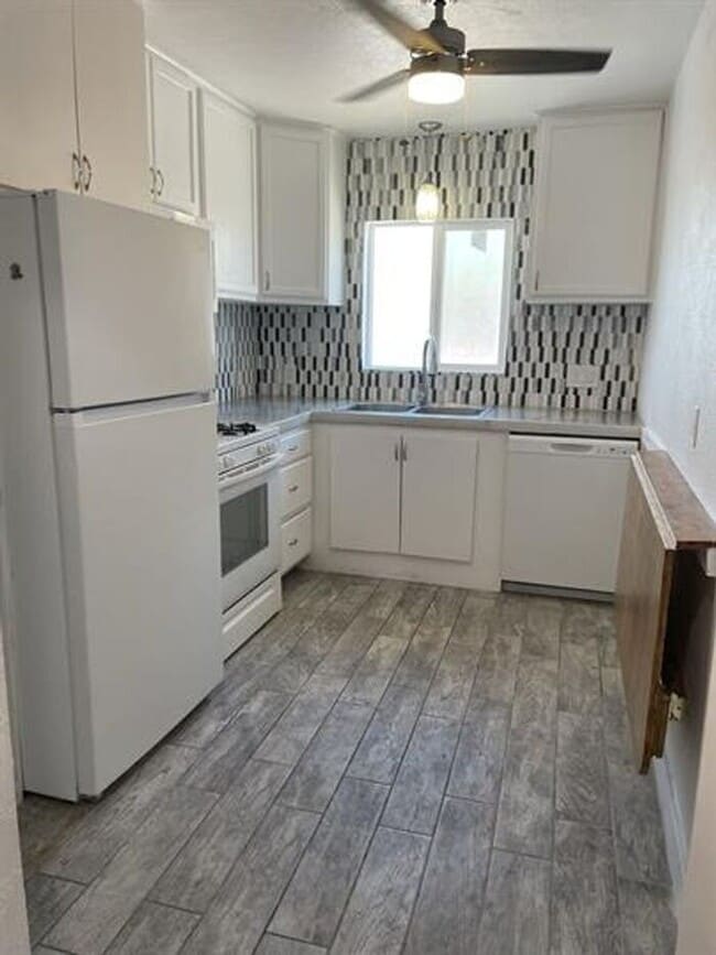 Building Photo - Cute 2 Bedroom Cottage.  Minutes to UofA