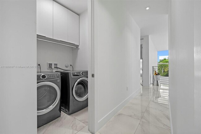 Building Photo - 9730 NW 75th Terrace