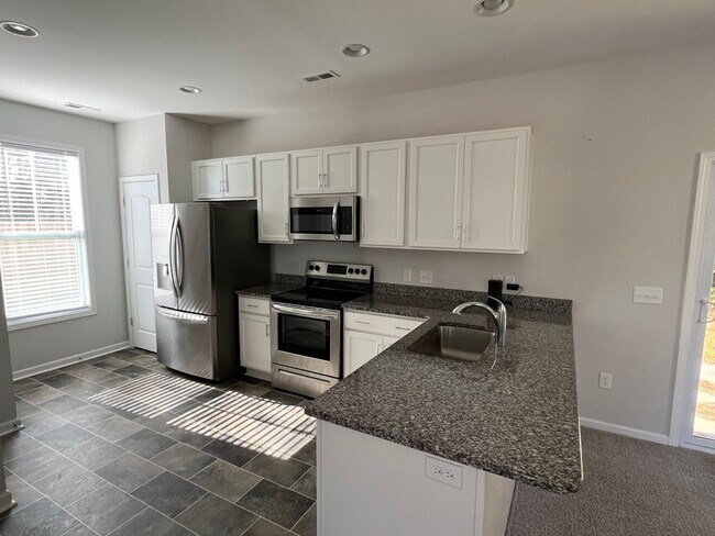 Building Photo - Leland - Newer construction house with two...