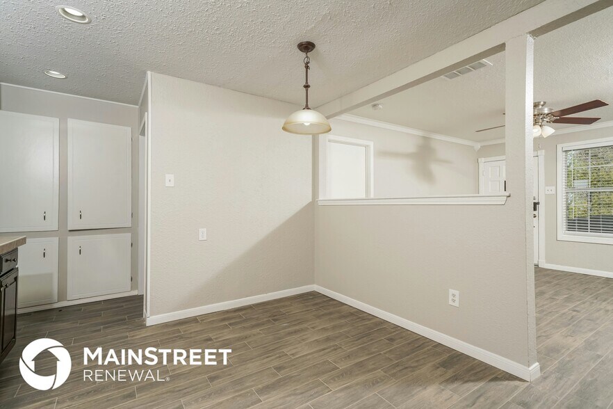 Building Photo - 2937 Larry Dr