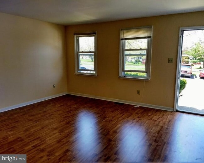 Building Photo - 72 Colonial Dr