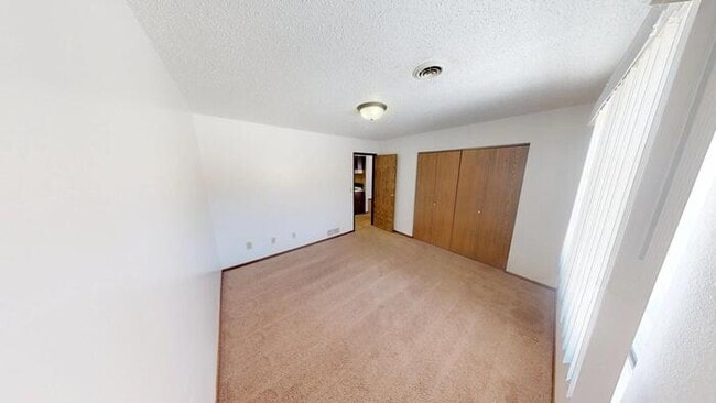 Building Photo - 1727 N Grandview Ln