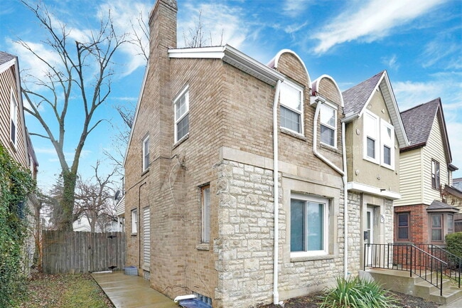 Building Photo - 973 Kelton Ave