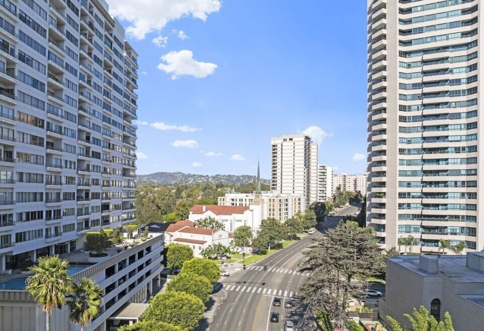Building Photo - 10501 Wilshire Blvd
