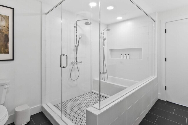 Building Photo - 346 Peters St SW