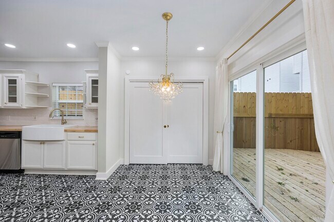 Building Photo - 6411 Illinois St