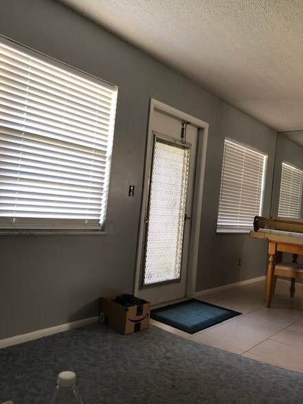 Building Photo - 105 Spring Lake Ct