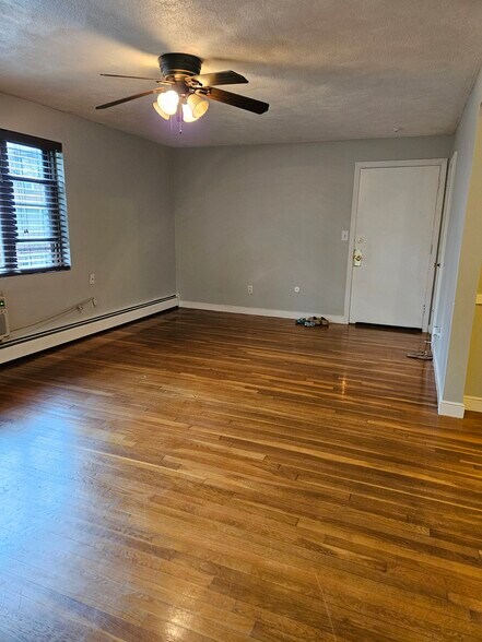 Living room - 4 Brook Rd