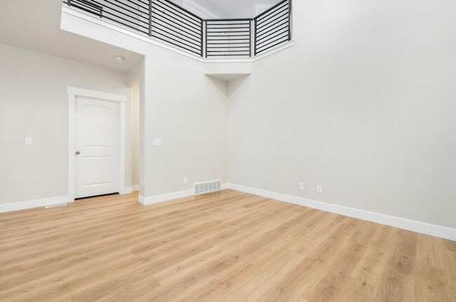 Building Photo - Bright & Modern 3-Bed Townhome in Prime Le...