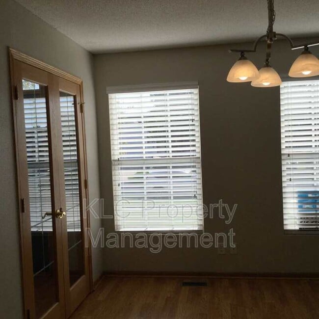 Building Photo - 1914 NW School St