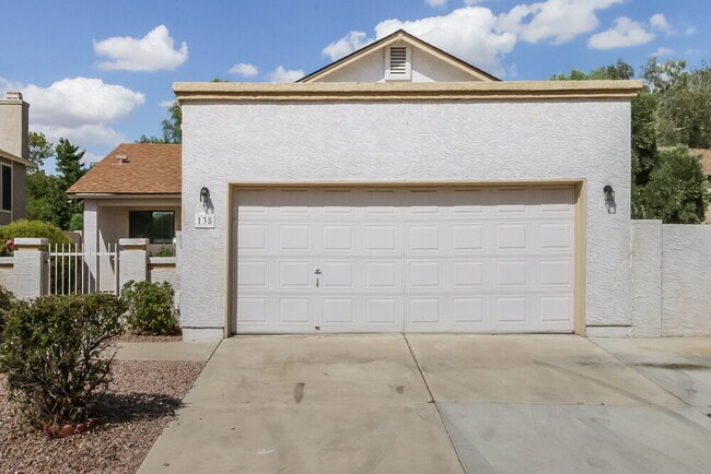 Building Photo - 921 S Val Vista Dr