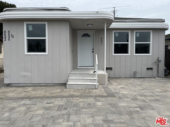 Building Photo - 8640 Baring Cross St