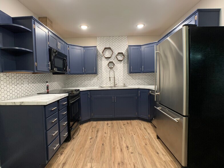 Building Photo - 211 Wedgewood Dr