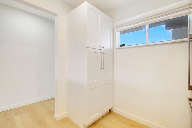 Building Photo - 2770 South Dr