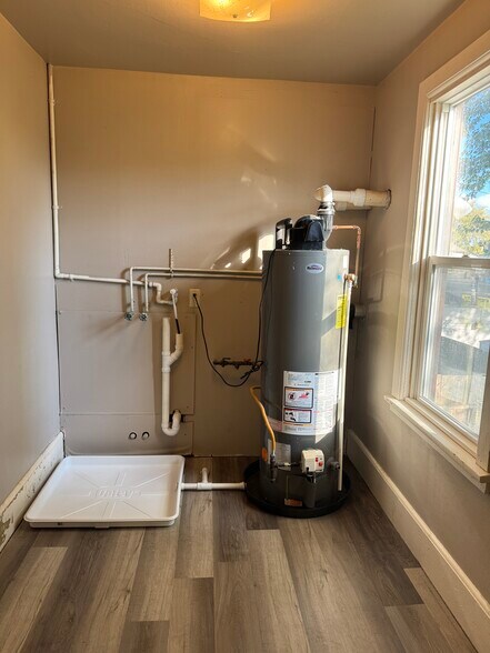 Utility Rm with Laundry Hookups off Primary Bedroom - 1413 Jefferson Ave