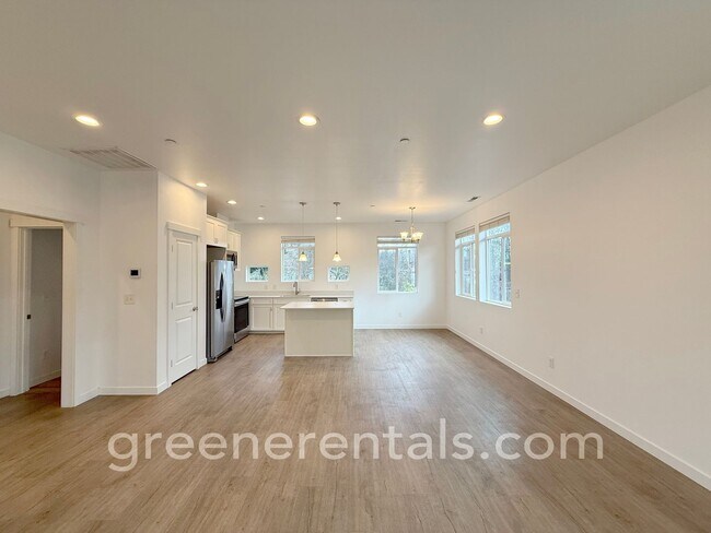 Building Photo - 1944 Olympia Ave NE