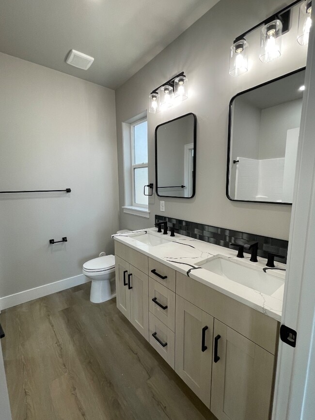 Building Photo - 2011 18th St