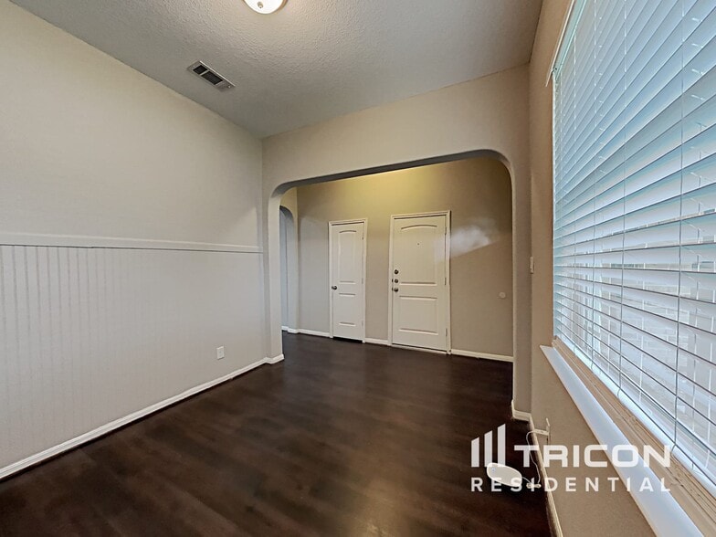 Building Photo - 21566 Alexa Forest Dr