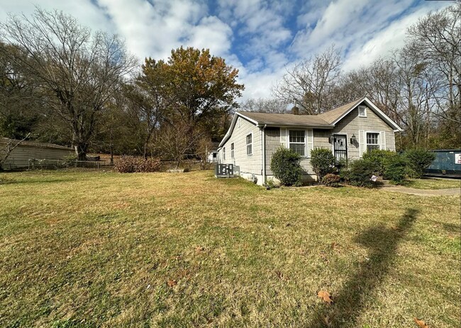 Building Photo - Freshly Painted 4 Bedroom Home