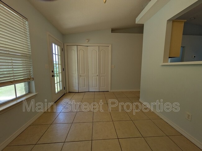Building Photo - 3359 Greenbriar Circle