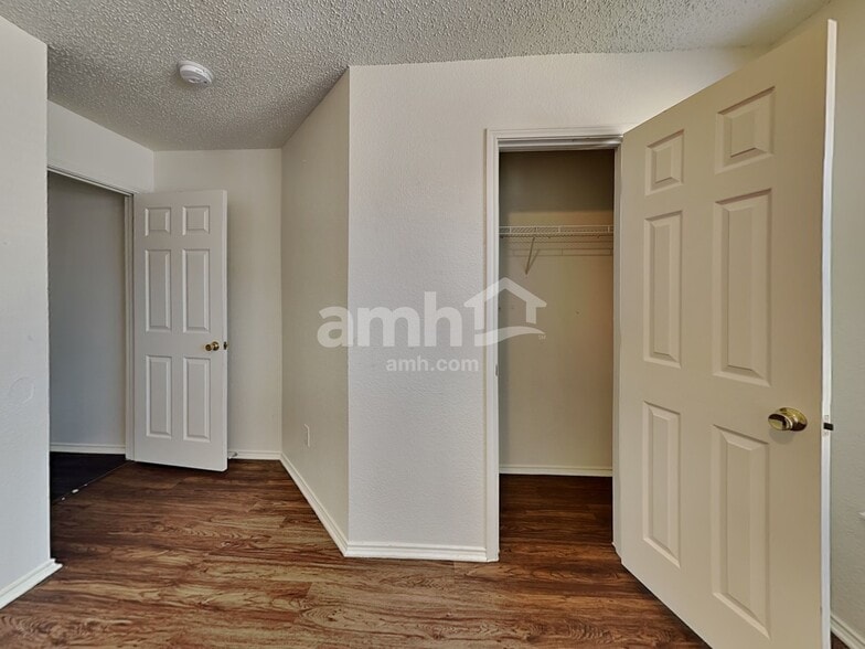 Building Photo - 1601 White Oak Rd