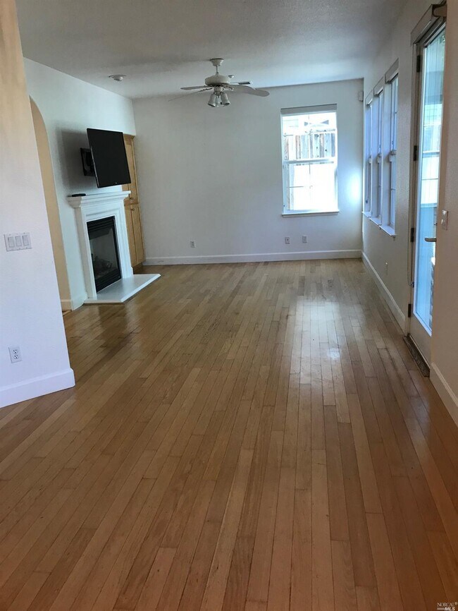 Building Photo - 80 Pinheiro Cir