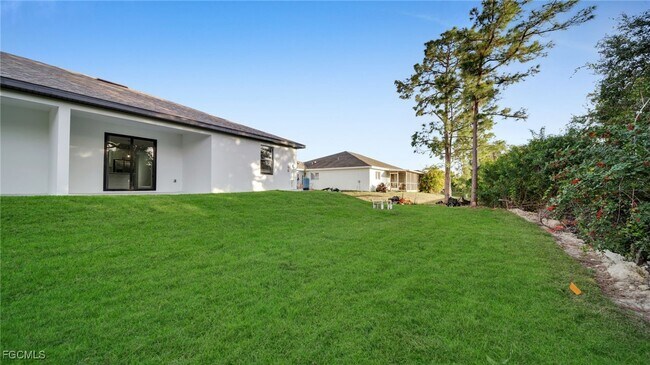 Building Photo - 706 Homer Ave S