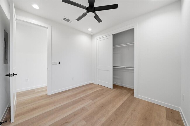 Building Photo - 2212 Yellow Jacket Ln