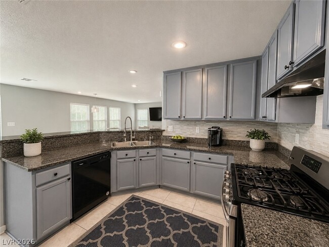 Building Photo - 125 Copper Pine Ave
