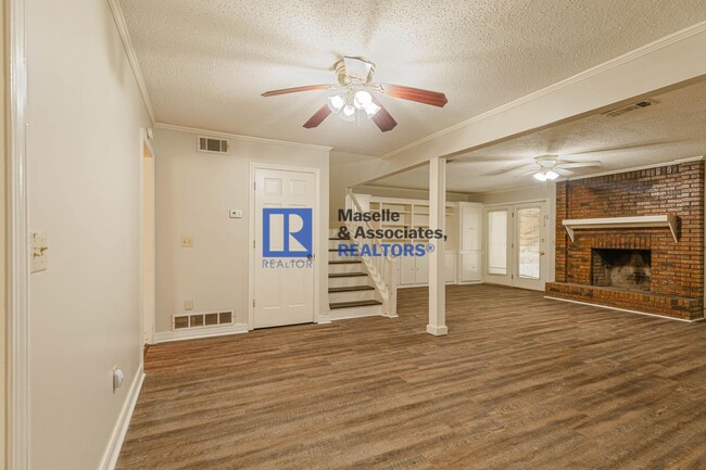 Building Photo - 3 Bed/2.5 Bath in Brookwood Subdivision
