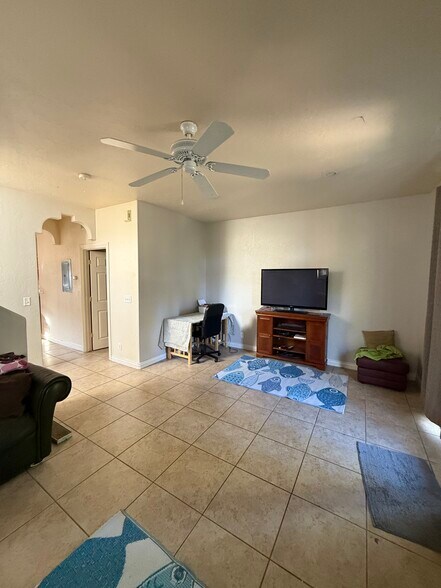 Living room - 1486 E Ivy Ln