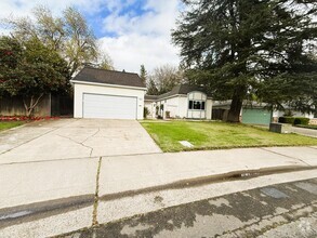 Building Photo - 8414 Mediterranean Way