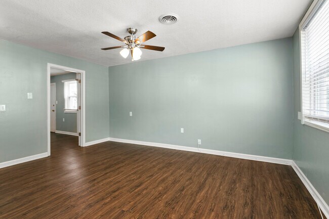 Building Photo - 4158 Oak St