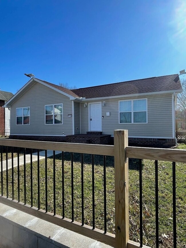 Building Photo - Fully Renovated Three Bedroom Home in Huntington