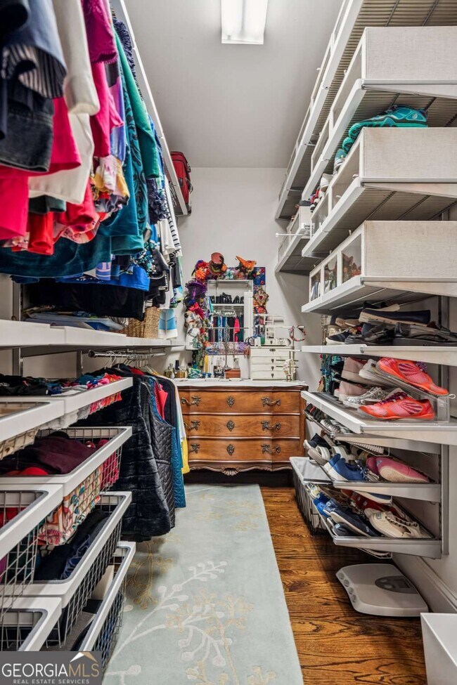 Building Photo - 9026 Riverbend Manor