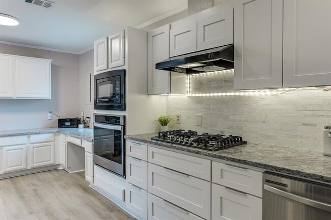 Building Photo - 3002 Stardust Dr