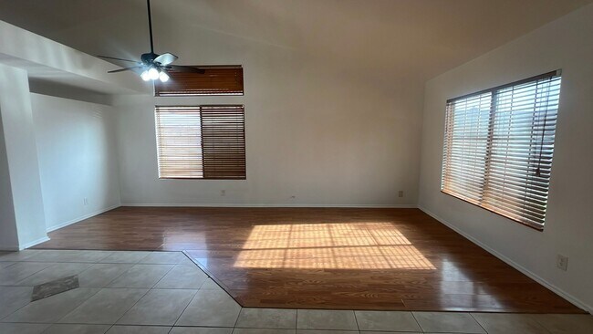 Building Photo - East Lancaster Home