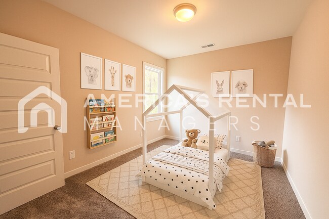 Building Photo - Luxury Meets Convenience: New 4 Bed, 3.5 B...