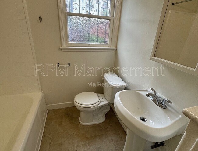 Building Photo - 1781 N Orchid Ave