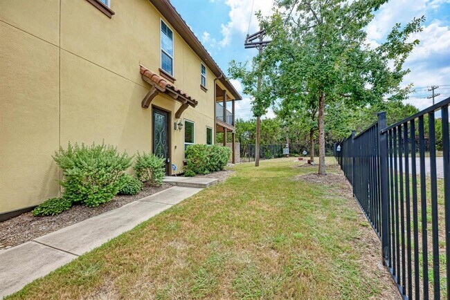 Building Photo - 12300 Terraza Cir