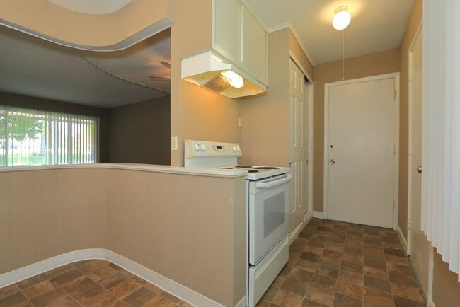 Building Photo - Charming 3 Bedroom 1 Bathroom Home