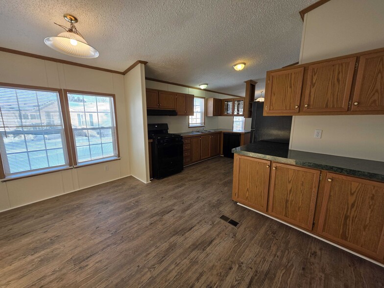 Building Photo - 4421 Beechwood St