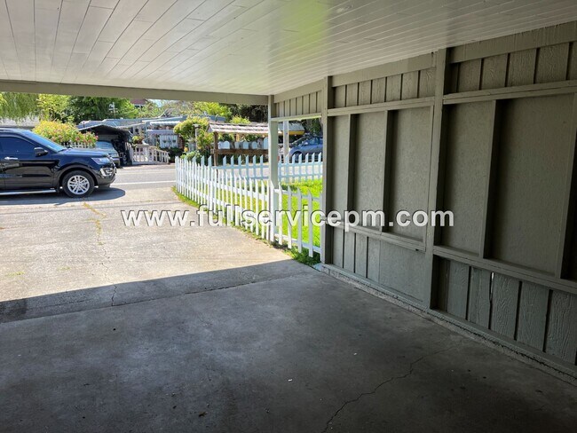 Building Photo - 9101 Corbin Dr