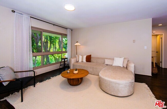 Building Photo - 6001 Canterbury Dr