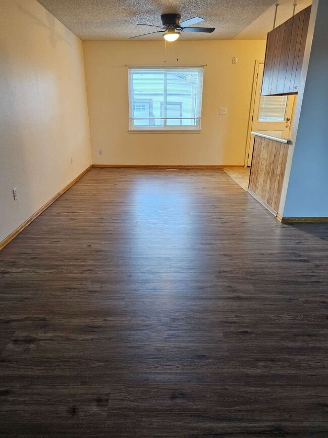 Building Photo - Charming 3BR/2BA with Massive Yard and Gar...